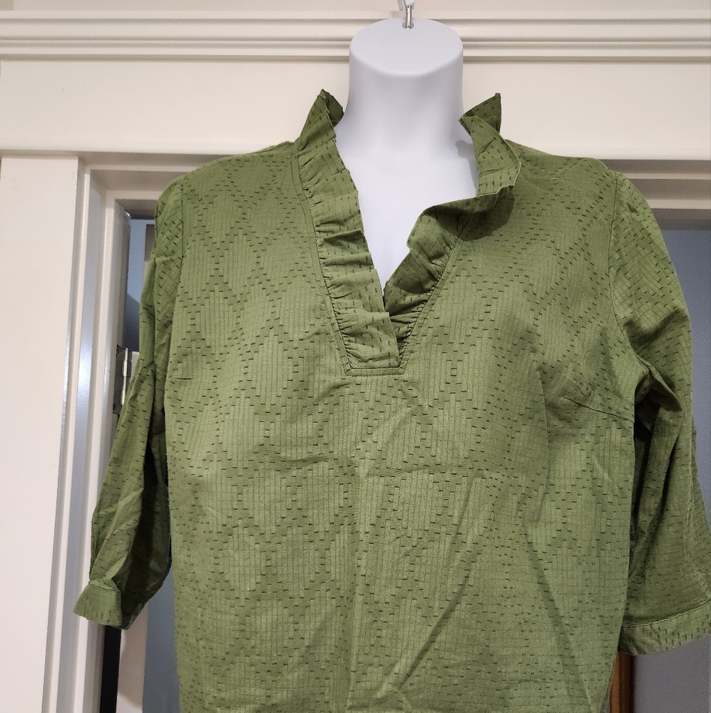 Crown & Ivy Green Textured Blouse